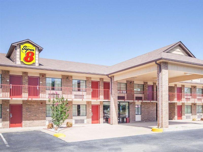 Super 8 By Wyndham Clinton Otel Dış mekan fotoğraf
