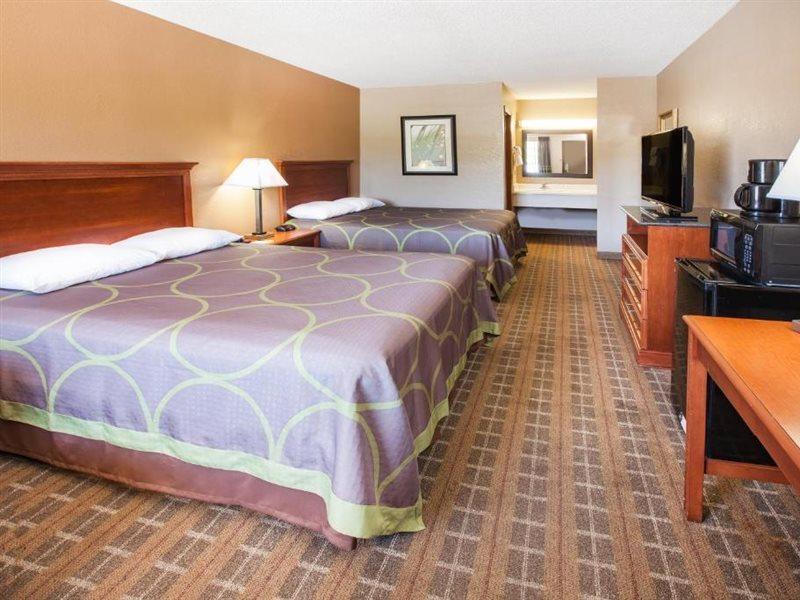 Super 8 By Wyndham Clinton Otel Dış mekan fotoğraf