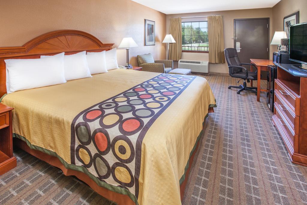 Super 8 By Wyndham Clinton Otel Dış mekan fotoğraf